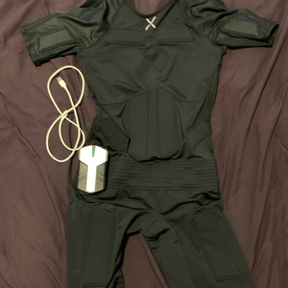 Balanx wireless EMS training suit